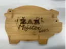 Unikatna deska v obliki pujska z napisom Žar Mojster Maks